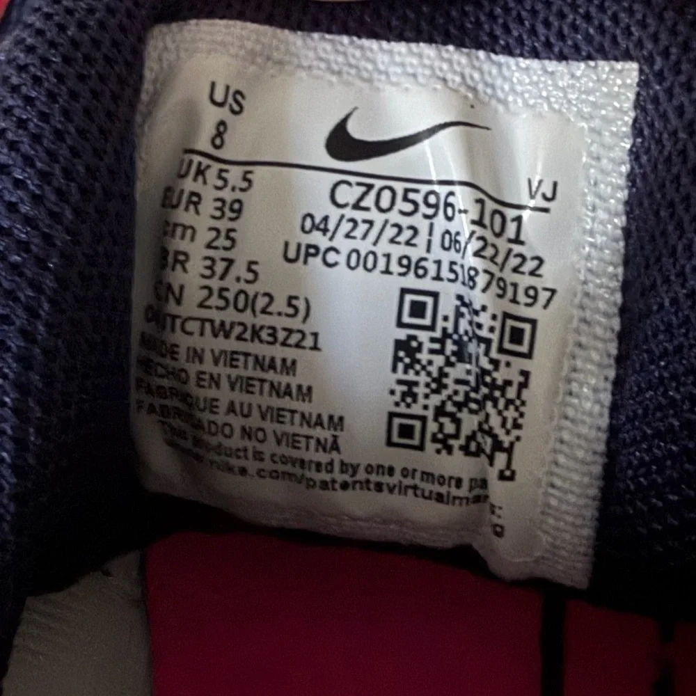 Nike Women's White Multi-Color Patterned Running Sneakers